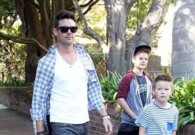 Frame: Natalie's ex-hubby Karl Urban walking with his kids.